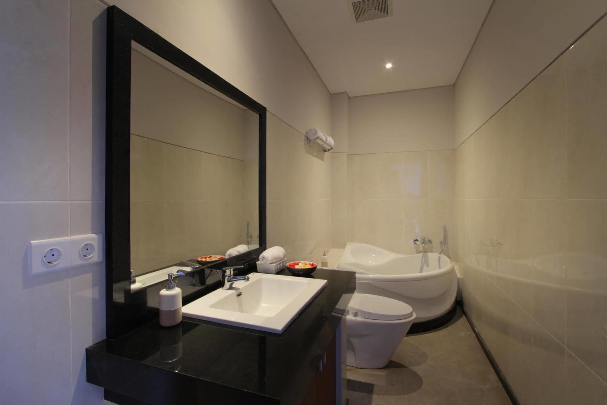 Sand Beach Luxury Living Кута Экстерьер фото