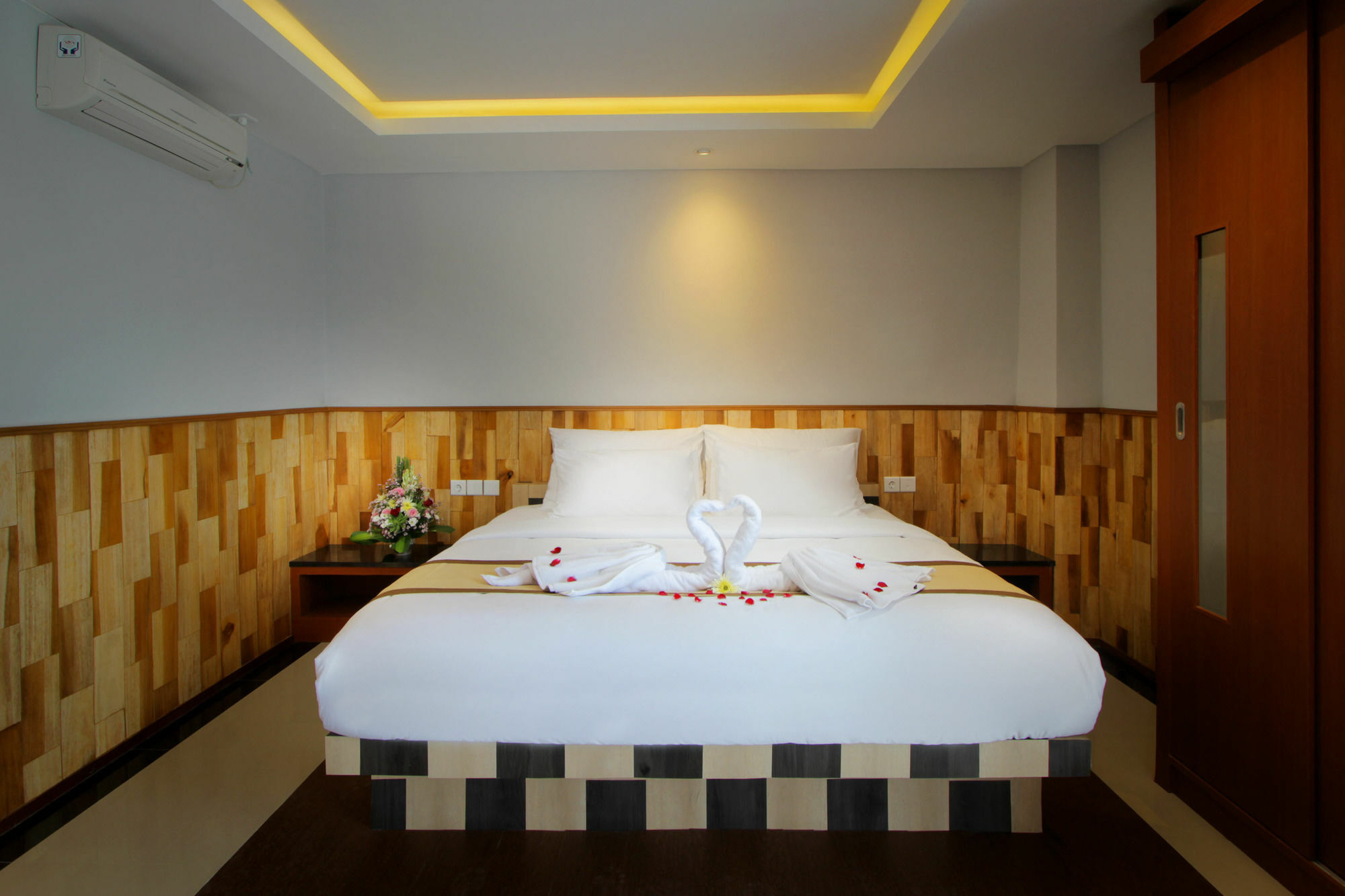 Sand Beach Luxury Living Кута Экстерьер фото